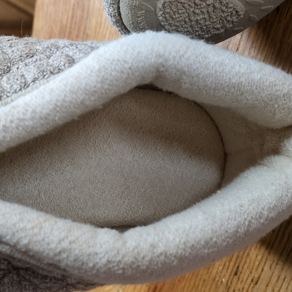 Acorn Tan Quilted Slippers Womens Size 6.5-7.5 - Picture 10 of 11